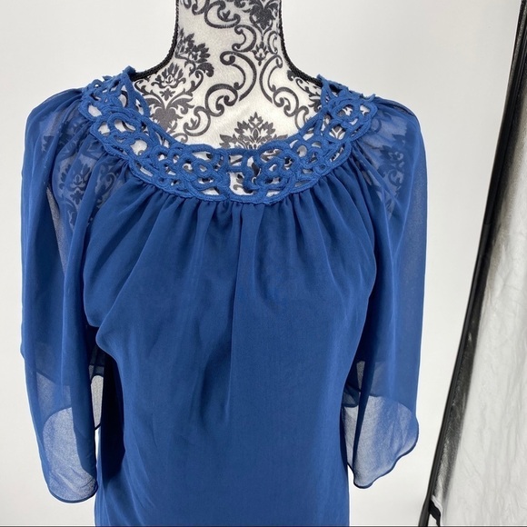 Robbi & Nikki blue crochet trim flutter sleeve top lightweight summer Flowy - Picture 5 of 10
